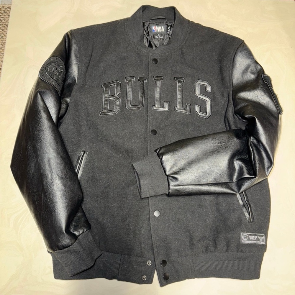 NBA Chicago Bulls Triple Black Rare Leather Wool Jacket size Medium